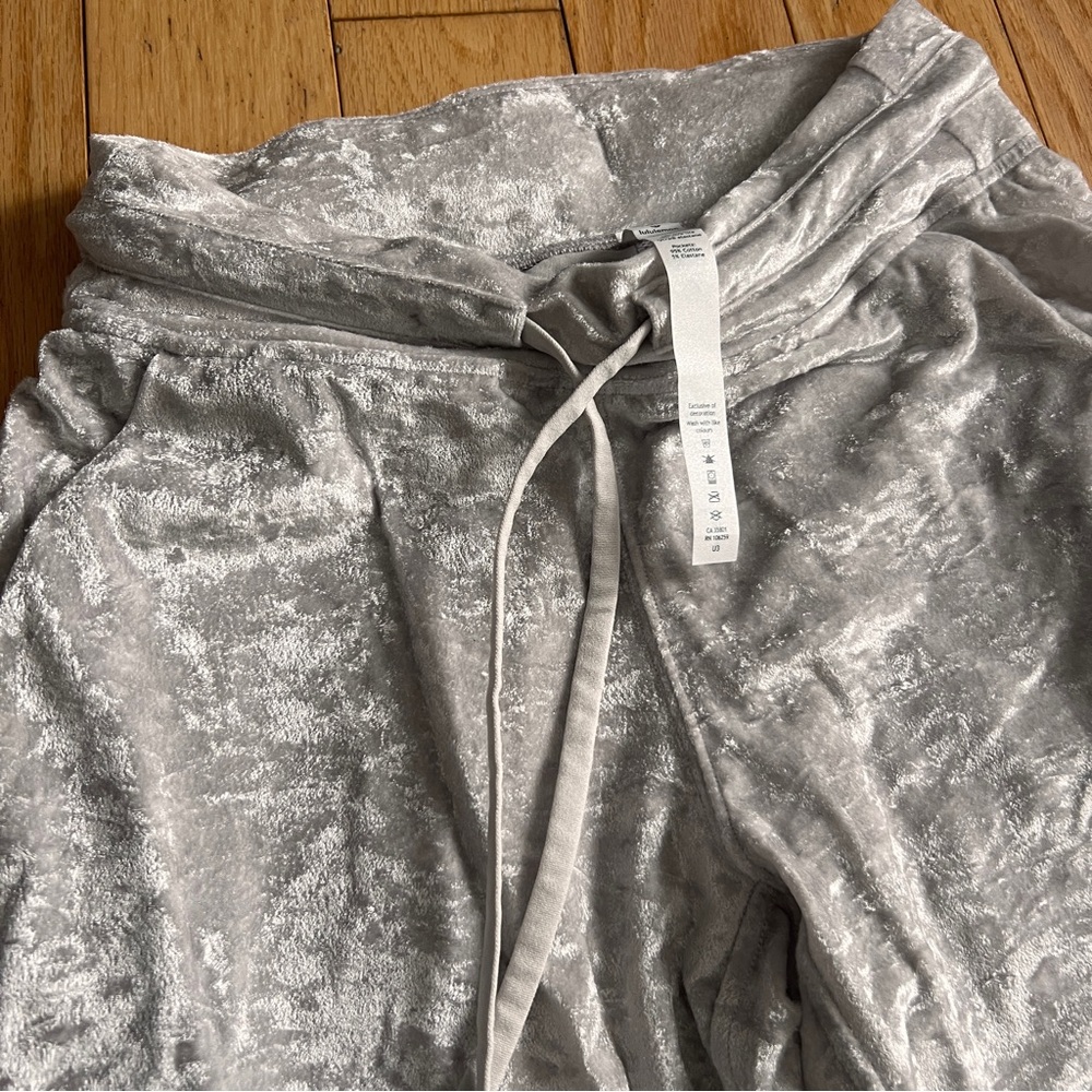 Lululemon Ready to Crush Jogger, size 4 - Picture 3 of 3